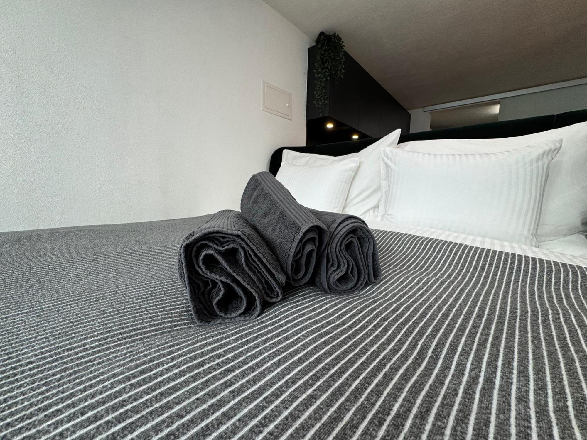 Appartement Au Rez-De-Chaussee En Vieille Ville De Porrentruy Exteriör bild